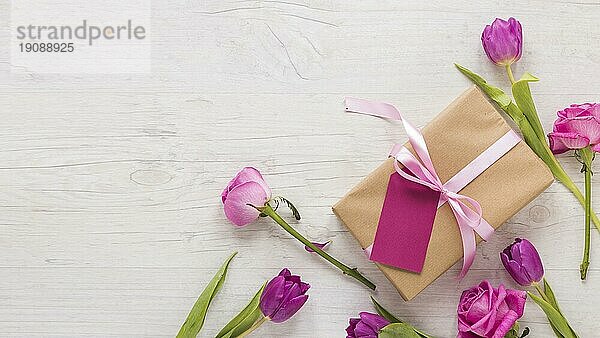 Blumen mit Geschenkbox Lichttisch