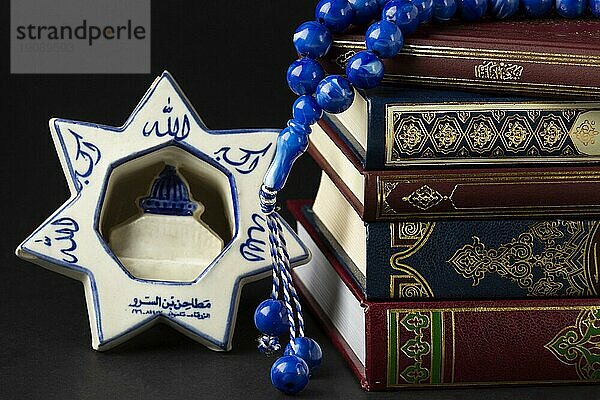 Nahaufnahme islamische Neujahrskuranbücher