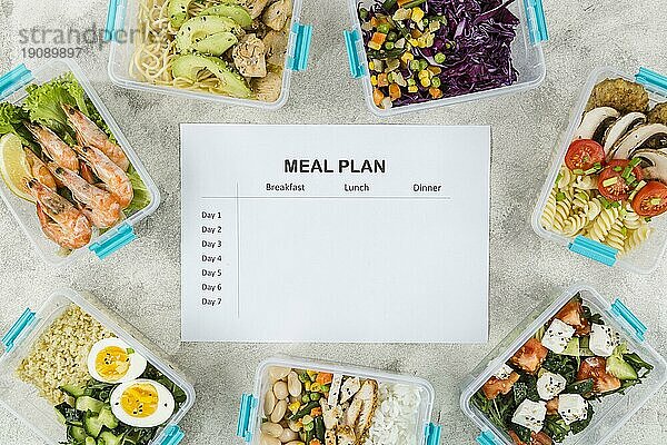Draufsicht Mahlzeiten Aufläufe mit Plan Salate