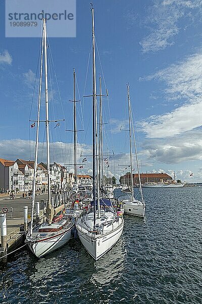 Segelboote  Schloss  Hafen  Sønderborg  Syddanmark  Dänemark  Europa