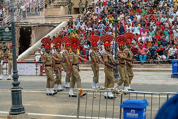 Indien  Grenze zu Pakistan  6. August 2018: Soldaten bei der regelmäßigen Zeremonie an der Grenze zwischen Indien und Pakistan. Illustrativer Leitartikel  Asien