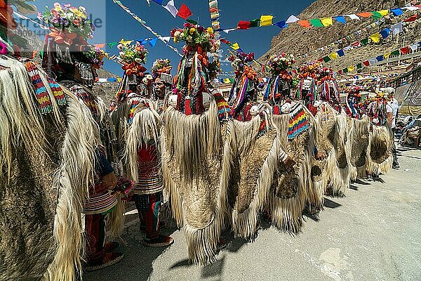 Ladakh  Indien  29. August 2018: Darsteller in traditionellen Kostümen tanzen in Ladakh  Indien. Illustrativer Leitartikel  Asien