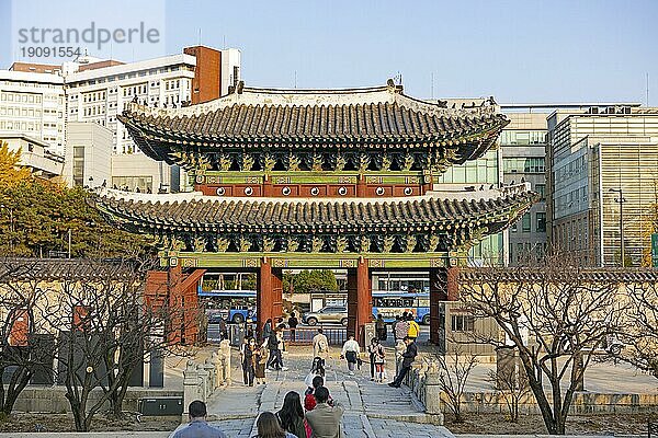 Hyehwamun Tor  Changgyeonggung Palace  Jongno-gu  Seoul