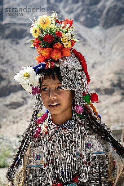 Ladakh  Indien  29. August 2018: Porträt eines einheimischen Kindes in traditioneller Tracht in Ladakh  Indien. Illustrativer Leitartikel  Asien