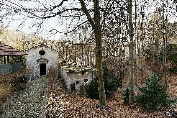 Kapelle und Wallfahrtsweg auf dem zur Gegenreformation geschaffenen Sacro Monte di Varallo. UNESCO Weltkulturerbe Kapelle und Wallfahrtsweg auf dem zur Gegenreformation geschaffenen Sacro Monte di Varallo. UNESCO Weltkulturerbe  Varallo  Piemont  Italien  Europa