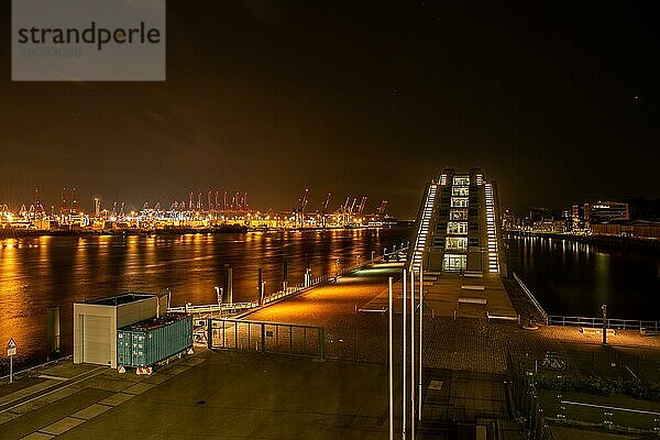 Elbe weitblick in der Nacht