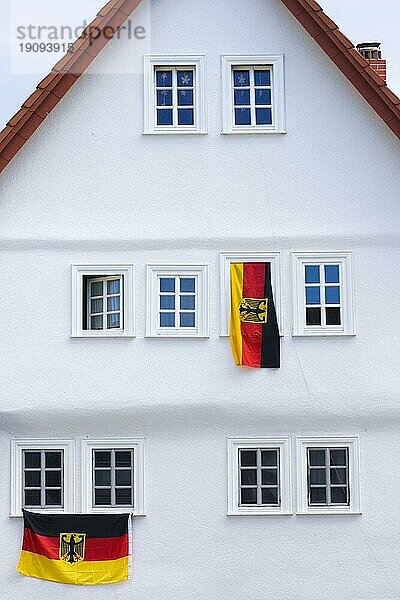 Deutschlandflaggen an einem Haus Deutschland Flag on a house