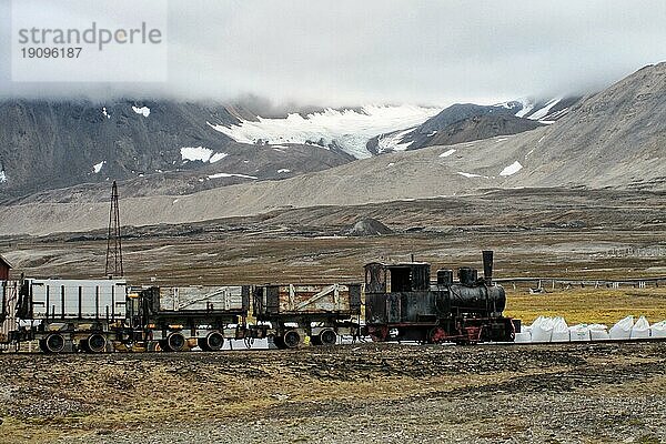 Alte Bergbaueisenbahn in Ny-Ålesund  Spitsbergen Svalbard