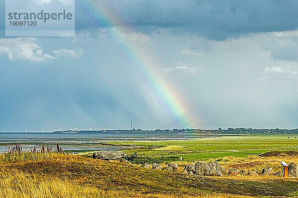 Regenbogen über der Nordseeinsel Sylt