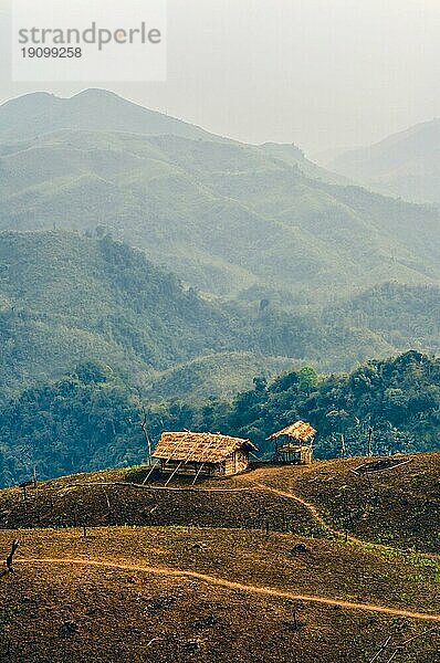 Traditionelle Stammessiedlung in einer abgelegenen Region von Nagaland  Indien  Asien