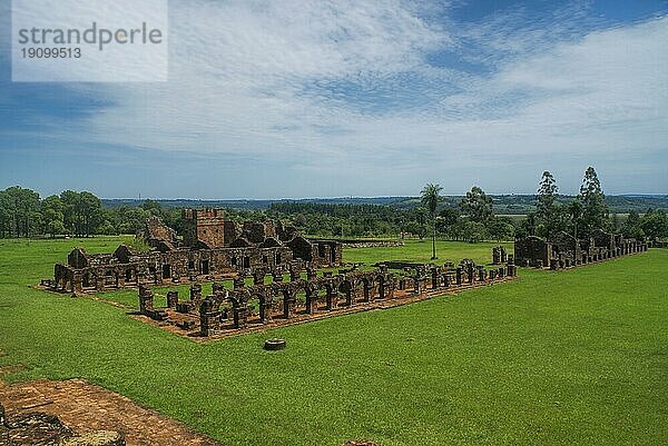 Das malerische Encarnacion und die Jesuitenruinen in Paraguay  Südamerika