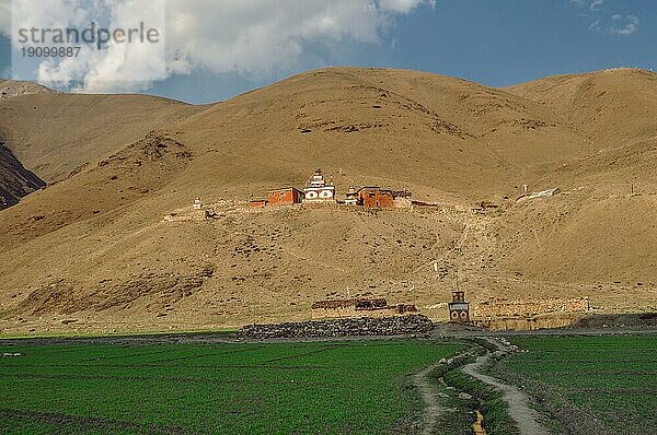 Malerisches altes traditionelles Dorf im Himalayagebirge in Nepal