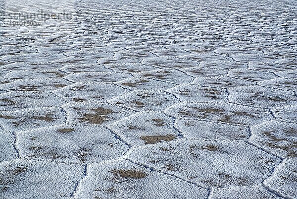 Formen auf der Oberfläche der Salinen von Salina Grandes in Argentinien