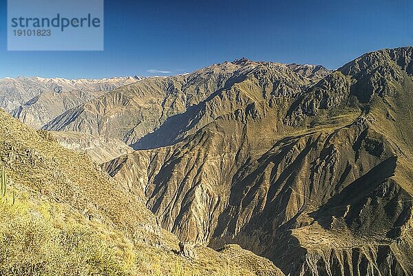 Aussicht auf den Canon del Colca  ein berühmtes Touristenziel in Peru