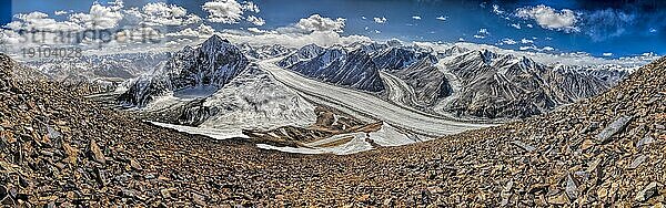 Panorama des Fedchenko Gletschers im Pamirgebirge in Tadschikistan