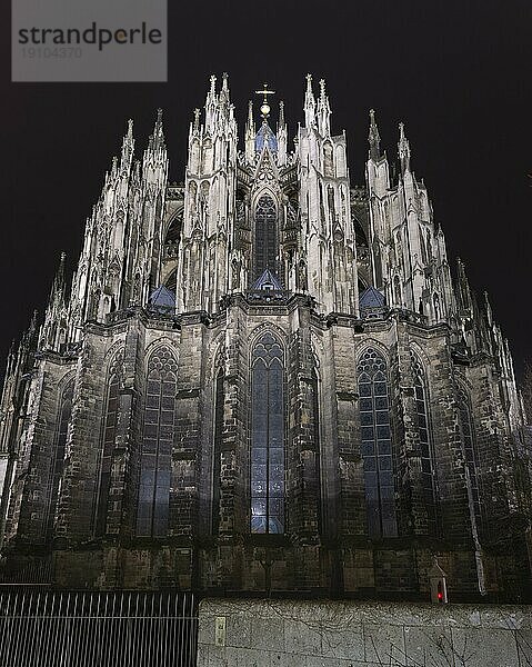 Gotischer Chor Kölner Dom bei Nacht  Köln Gothic choir of Cologne Cathedral at Night  Cologne  North Rhine-Westphalia  Deutschland  Europe  Europa