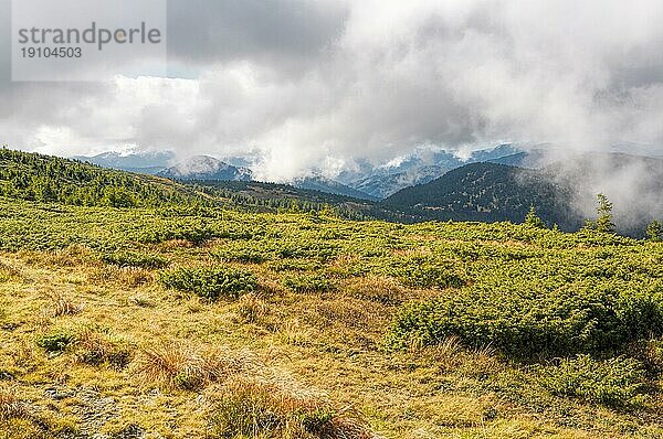 Panoramablick auf den höchsten Berg der Ukraine  den Hoverla