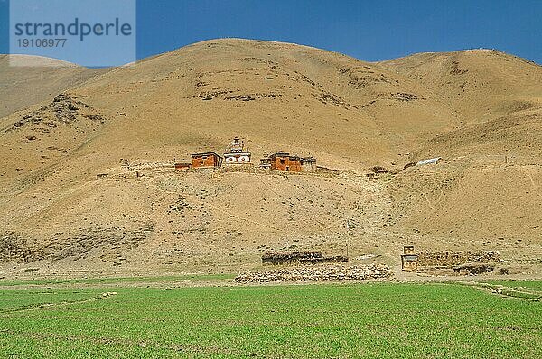 Malerisches altes traditionelles Dorf im Himalayagebirge in Nepal