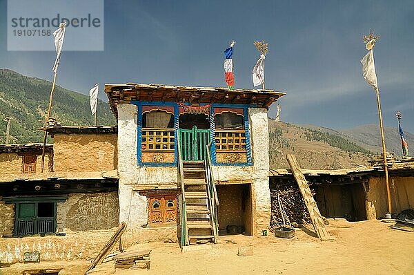 Malerischer Blick auf ein altes traditionelles nepalesisches Haus