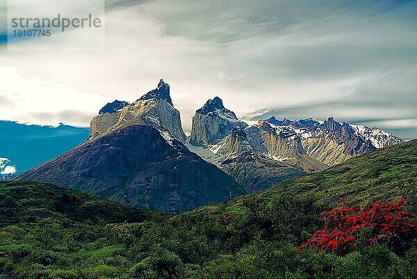 Beeindruckende Aussicht auf den Torres del Paine in den südamerikanischen Anden
