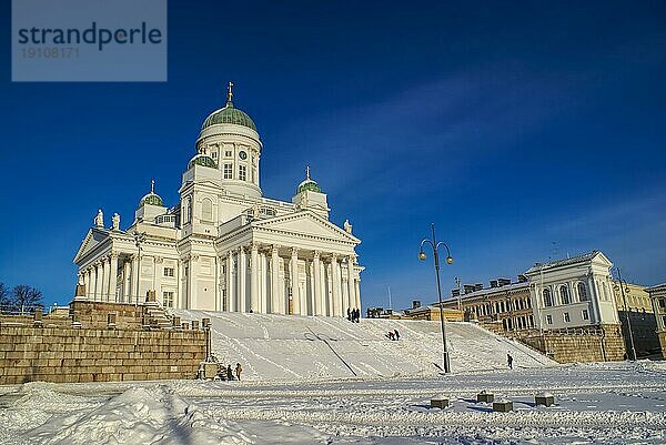 Blick auf den Dom von Helsinki im Zentrum der Stadt