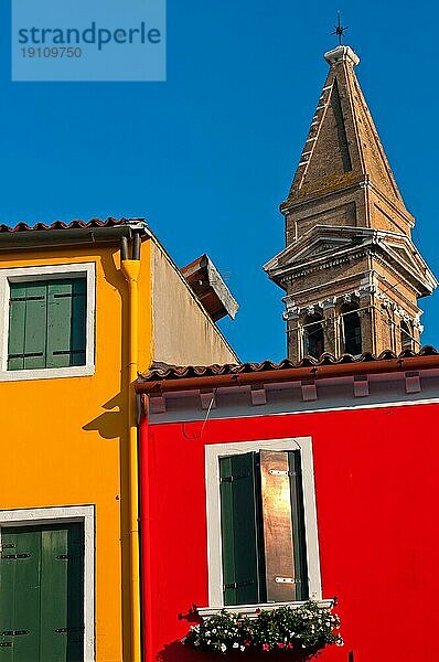 Italien Venedig Burano Insel mit traditionellen bunten Häusern