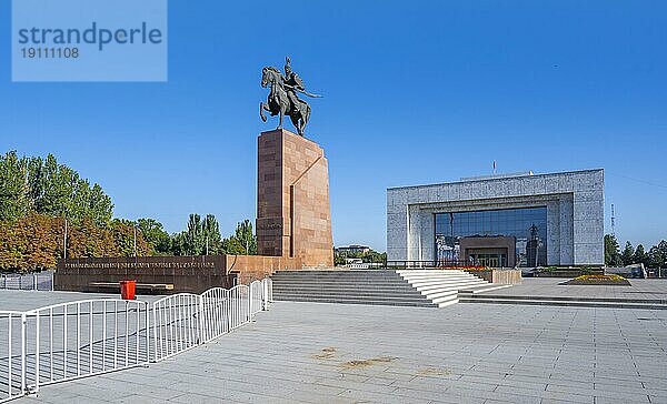 Staatliches Historisches Museum und Manas-Denkmal nach dem Vorbild eines traditionellen Epos  Ala-Too-Platz  Bischkek  Kirgisistan