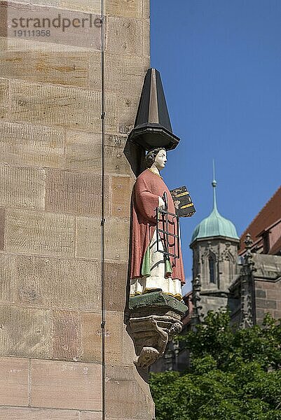 Hausfigur  Heiliger Laurentius  Königstr. 17.  Nürnberg  Mittelfranken  Bayern  .Deutschland
