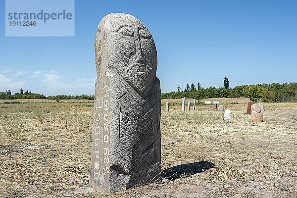 Balbals  historische Grabsteine in Form von menschlichen Gesichtern  bei Tokmok  Chuy  Kirgistan  Asien