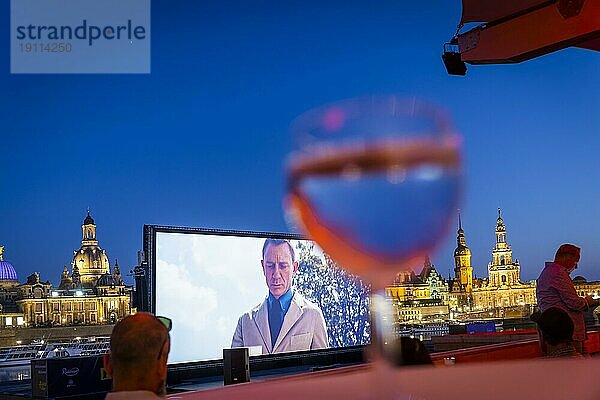 Die Filmnächte am Elbufer sind Deutschlands größtes Freilichtkino-Festival. Sie finden seit 1991 alljährlich im Sommer am Neustädter Elbufer in Dresden statt und zogen in den letzten Jahren jeweils über 200.000 Zuschauer an. 2021 starten die Filmnächte mit der Radeberger Fimnacht und 60 Years of Bond: Keine Zeit zu sterben