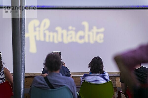 Die Filmnächte am Elbufer sind Deutschlands größtes Freilichtkino-Festival. Sie finden seit 1991 alljährlich im Sommer am Neustädter Elbufer in Dresden statt und zogen in den letzten Jahren jeweils über 200.000 Zuschauer an. 2021 starten die Filmnächte mit der Radeberger Fimnacht und 60 Years of Bond: Keine Zeit zu sterben