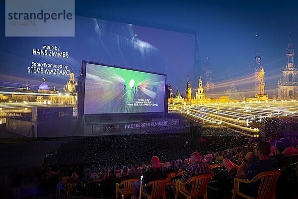 Die Filmnächte am Elbufer sind Deutschlands größtes Freilichtkino-Festival. Sie finden seit 1991 alljährlich im Sommer am Neustädter Elbufer in Dresden statt und zogen in den letzten Jahren jeweils über 200.000 Zuschauer an. 2021 starten die Filmnächte mit der Radeberger Fimnacht und 60 Years of Bond: Keine Zeit zu sterben