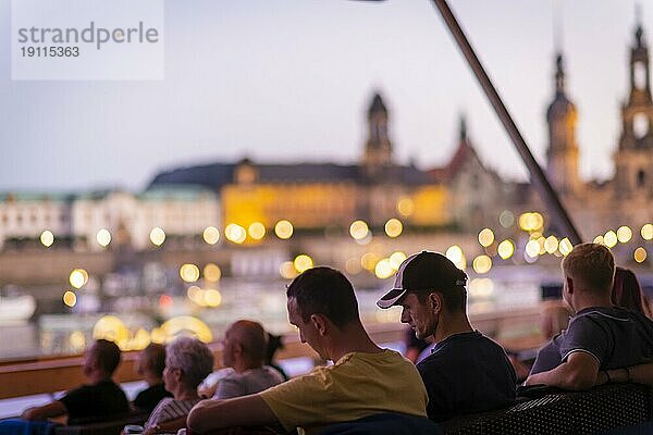 Die Filmnächte am Elbufer sind Deutschlands größtes Freilichtkino-Festival. Sie finden seit 1991 alljährlich im Sommer am Neustädter Elbufer in Dresden statt und zogen in den letzten Jahren jeweils über 200.000 Zuschauer an. 2021 starten die Filmnächte mit der Radeberger Fimnacht und 60 Years of Bond: Keine Zeit zu sterben