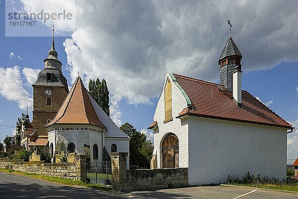 Kirche Großcotta. Ende des 15. Jahrhunderts entstand dann ein Neubau  der im 17. und 18. Jahrhundert noch mehrfach umgebaut oder mit Anbauten versehen wurde.  Cotta  Sachsen  Deutschland  Europa