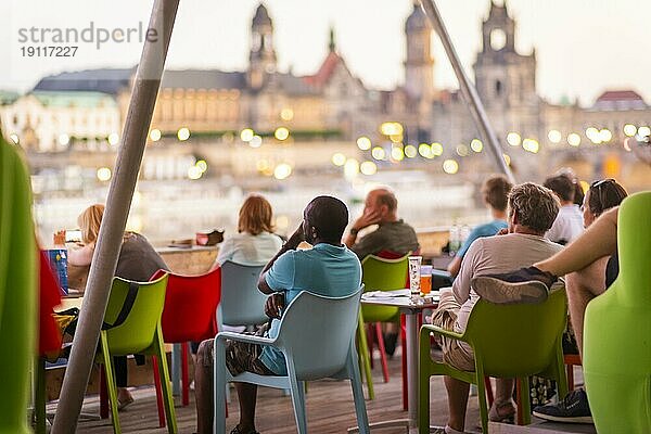 Die Filmnächte am Elbufer sind Deutschlands größtes Freilichtkino-Festival. Sie finden seit 1991 alljährlich im Sommer am Neustädter Elbufer in Dresden statt und zogen in den letzten Jahren jeweils über 200.000 Zuschauer an. 2021 starten die Filmnächte mit der Radeberger Fimnacht und 60 Years of Bond: Keine Zeit zu sterben