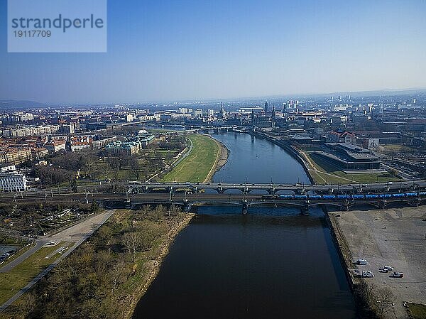 Marienbrücke mit Blick auf die Dresdner Altstadt