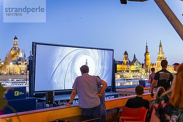 Die Filmnächte am Elbufer sind Deutschlands größtes Freilichtkino-Festival. Sie finden seit 1991 alljährlich im Sommer am Neustädter Elbufer in Dresden statt und zogen in den letzten Jahren jeweils über 200.000 Zuschauer an. 2021 starten die Filmnächte mit der Radeberger Fimnacht und 60 Years of Bond: Keine Zeit zu sterben