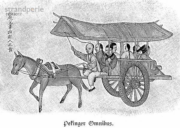 Omnibus in Peking  Beijing  einachsigePferdedroschke  Peitsche  Dach  Personen  Menschen  China  Holzschnitt  historische Illustration um 1898  Asien