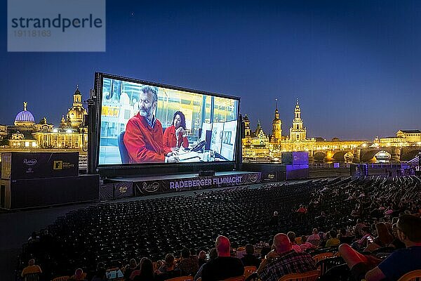 Die Filmnächte am Elbufer sind Deutschlands größtes Freilichtkino-Festival. Sie finden seit 1991 alljährlich im Sommer am Neustädter Elbufer in Dresden statt und zogen in den letzten Jahren jeweils über 200.000 Zuschauer an. 2021 starten die Filmnächte mit der Radeberger Fimnacht und 60 Years of Bond: Keine Zeit zu sterben