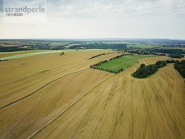 Gewitterwolken überd er Talsperre Klingenberg im Erzgebirge. Auf dem Areal gibt es Pläne zur Errichtung eines neuen Windparkes.  Klingenberg  Sachsen  Deutschland  Europa