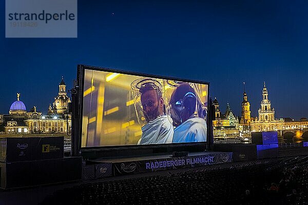 Die Filmnächte am Elbufer sind Deutschlands größtes Freilichtkino-Festival. Sie finden seit 1991 alljährlich im Sommer am Neustädter Elbufer in Dresden statt und zogen in den letzten Jahren jeweils über 200.000 Zuschauer an. 2021 starten die Filmnächte mit der Radeberger Fimnacht und 60 Years of Bond: Keine Zeit zu sterben