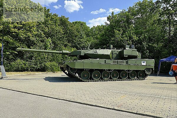 Kampfpanzer LEOPARD 2  Tag der Bundeswehr  München  Bayern  Deutschland  Europa
