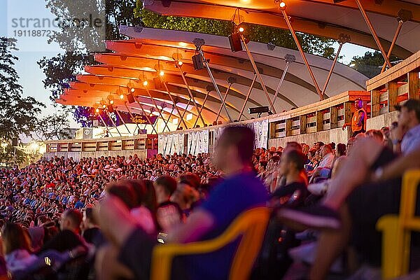 Die Filmnächte am Elbufer sind Deutschlands größtes Freilichtkino-Festival. Sie finden seit 1991 alljährlich im Sommer am Neustädter Elbufer in Dresden statt und zogen in den letzten Jahren jeweils über 200.000 Zuschauer an. 2021 starten die Filmnächte mit der Radeberger Fimnacht und 60 Years of Bond: Keine Zeit zu sterben