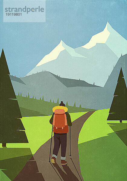 Frau mit Rucksack und Wanderstöcken wandert auf Wanderweg in ruhiger Berglandschaft