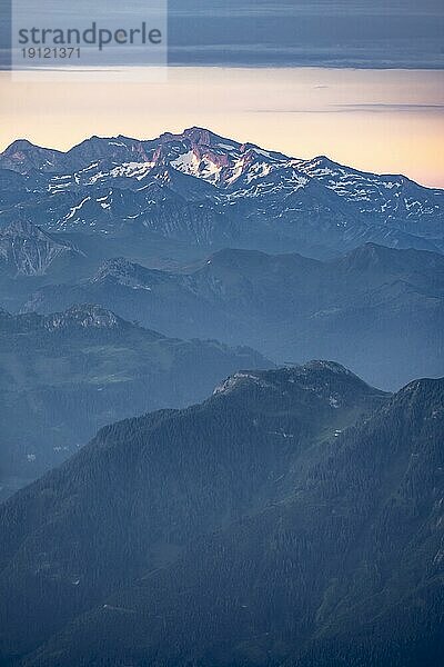 Abendstimmung  Silhouetten  Dramatische Berglandschaft  Blick vom Hochkönig  Salzburger Land  Österreich  Europa