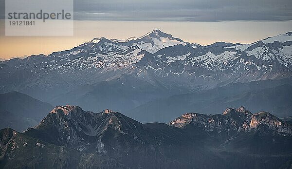 Hochvenediger  Abendstimmung  Silhouetten  Dramatische Berglandschaft  Blick vom Hochkönig  Salzburger Land  Österreich  Europa