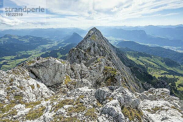 Grat in den Bergen  Schaffauer  Wilder Kaiser  Tirol  Österreich  Europa