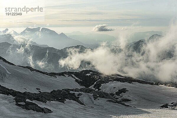 Dramatische Berglandschaft  Blick vom Hochkönig  Salzburger Land  Österreich  Europa