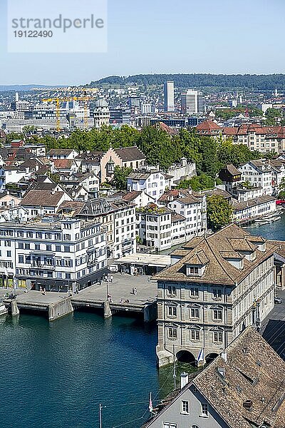 Stadtansicht mit Limmat  Stadtzentrum  Zürich  Schweiz  Europa