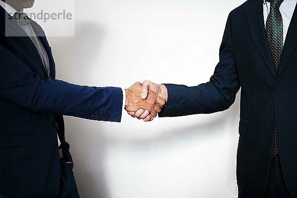 Frontansicht Business Handshake Zusammenarbeit
